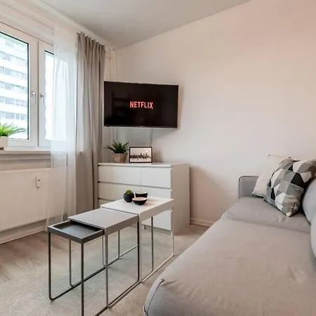 Appartamento Sauber Und Modern, Netflix, Wifi, Flair, Kueche